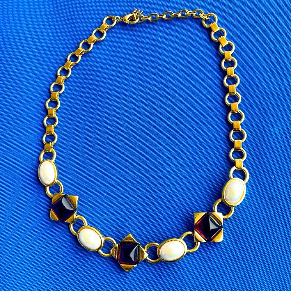 Vintage necklace. Purple and pearl.